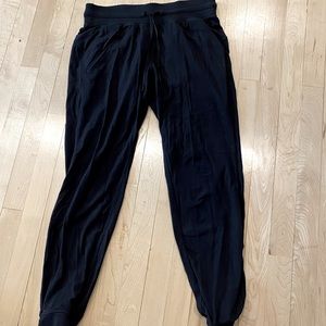 Lululemon Joggers in align fabric - black size 8